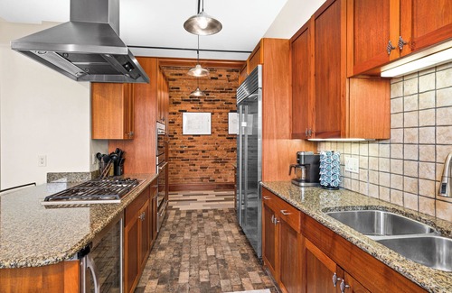 Downtown - Waterfront Condo | Spacious Lux Condo-Walk to Canal Park-Lakeviews