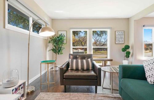 Irving House | Spacious Luxurious House Big Groups and Pool