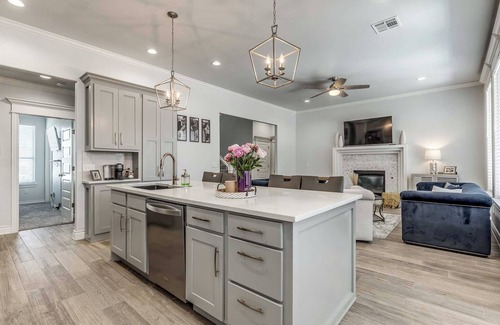 Oklahoma City House | Spacious Luxury 4-bedroom house with AC, WiFi in enjoyable Oklahoma City