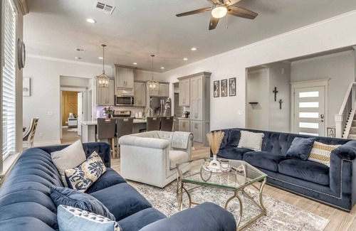 Oklahoma City House | Spacious Luxury 4-bedroom house with AC, WiFi in enjoyable Oklahoma City