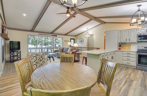 Luck Cabin | Spacious Luxury Cabin w/Deck & Dock on Bone Lake