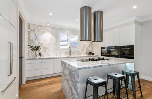 Hampton Villa | Spacious Luxury Hampton Home - Park Front