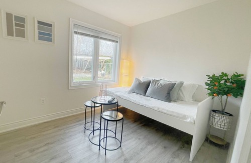 L'Amoreaux House | Spacious Main Floor With 3Beds