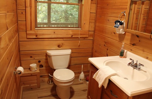 Hico Cabin | Spacious Marathon Cabin located in New River Area