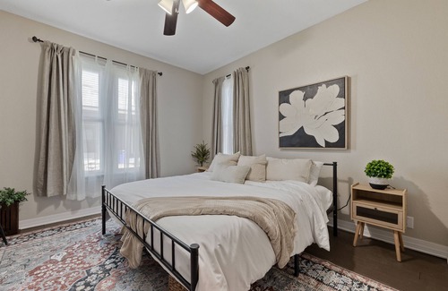 Marion House | Spacious Marion Haven: Enjoy Two Living Spaces in the Heart of the City