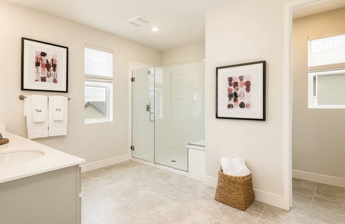 Peters House | Spacious Master Suite with Private Bath in Manteca