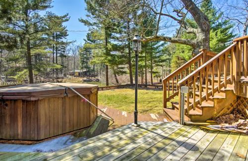 Mears House | Spacious Mears House -Steps From Lake Michigan!