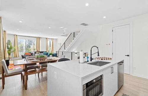 Charlotte House | Spacious Modern 3BR/3.5BH Charlotte Townhouse
