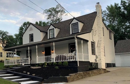 Howland Corners House | Spacious, Modern 4 BR/3 Bath Home