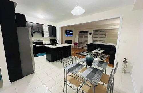 County of Brant House | Spacious & Modern 4 BR House