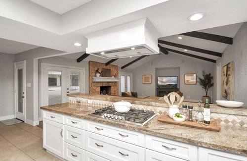 Katy House | Spacious Modern Cottage Perfect for Families & Pets ~ Gated Parking ~ Sleeps 9+