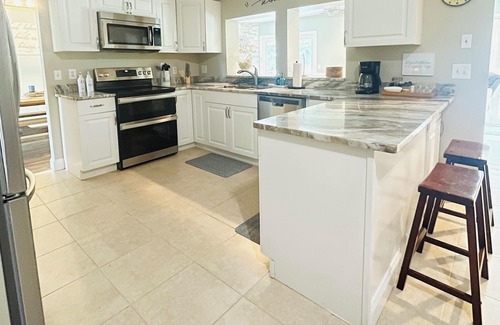Port Saint Lucie House | Spacious Modern Farmhouse Style with Pool - Pet and Family Friendly!
