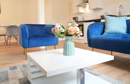Luton Apartment | Spacious Modern Flat In Luton Town Centre