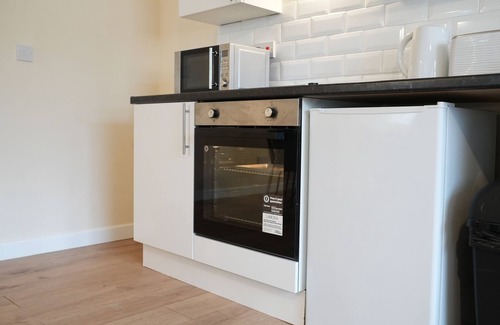 Luton Apartment | Spacious Modern Flat In Luton Town Centre