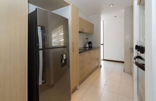 La Carolina Apartment | Spacious, modern, GREAT LOCATION netflix, wifi, cable, 2BEDROOM, 2BATHROOM