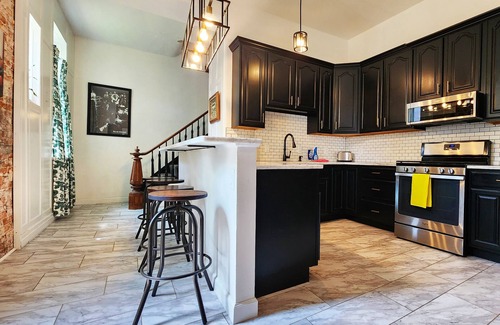 Benton Park House | Spacious+Modern Three-Story Benton Park Retreat