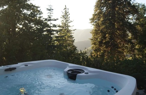 Running Springs Cabin | Spacious, Modern Mountain Cabin with Hot Tub