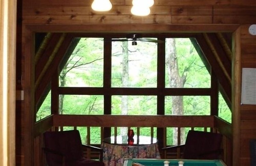 Deep Gap Ski Chalet | Spacious Mountain Cabin in Gated Community