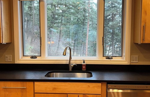 Missoula House | Spacious Mountainside Lodge on 10 acres in the outskirts of Missoula