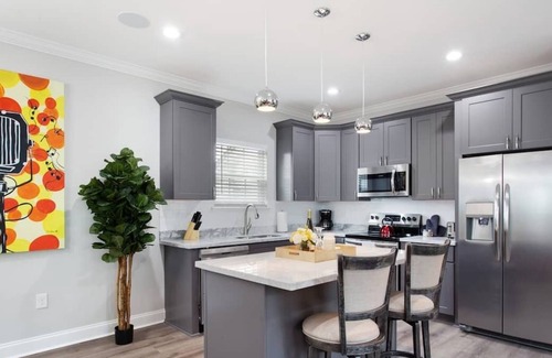 South 7th Ward House | Spacious NEW HOME- Perfect for short term travel