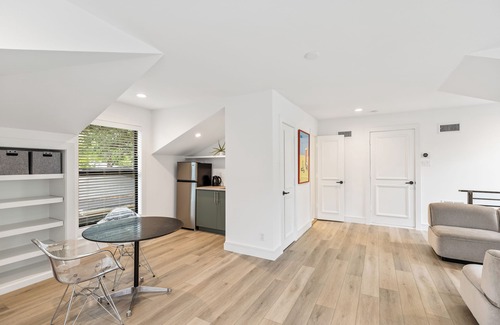 Dallas House | Spacious Oasis: Pool-Patio-Grill