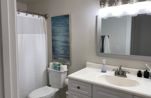 Gilroy Apartment | Spacious one bedroom apartment with WiFi & AC in a quiet & safe part of Gilroy.