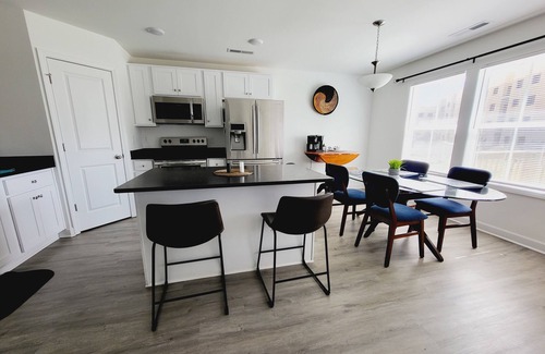 University Place House | Spacious One Level, 5 BED Home in Beautiful Charlotte