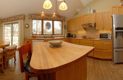 Ogunquit - Wells House | SPACIOUS One level A Peaceful Escape and only a short walk to Cresent beach!
