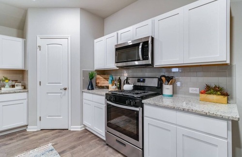 Lafayette House | Spacious/open 4 bedroom 3 bath with office