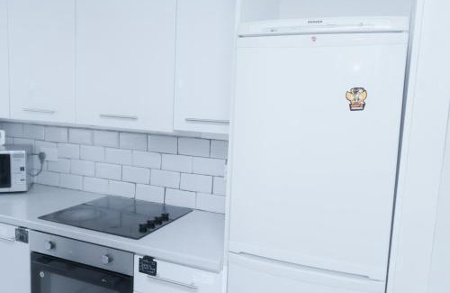 Leigh Other | Spacious Pad - Close to Sports Village, Leigh Market, Mesnes Park - Parking - Wifi