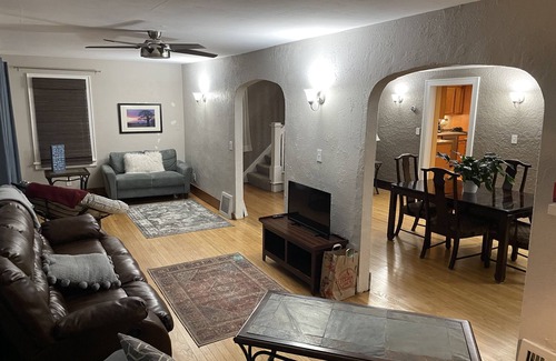 Village of Pewaukee House | Spacious Pewaukee Lake/Pier Access Home