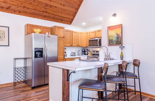 Pisgah Forest House | Spacious Pisgah National Forest home on woodsy lot with hot tub, fireplace