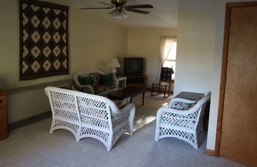 Bronston Cabin | Spacious Place with Lake View
