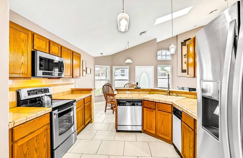 Lindfields House | Spacious pool home near Disney with enclosed yard, game room, & washer/dryer