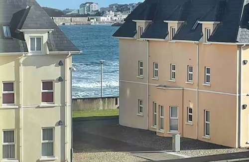 Portrush Apartment | Spacious Portrush 3 bed West Strand apartment close to golf course