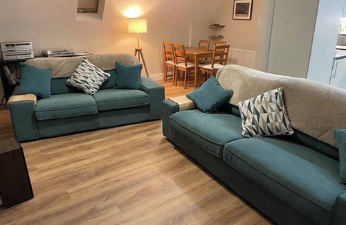 Portrush Apartment | Spacious Portrush 3 bed West Strand apartment close to golf course