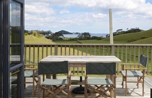 Whananaki House | Spacious private modern house, seaviews, decks