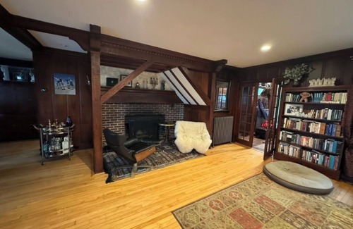 Waban House | Spacious private 4-bedroom house in lovely Newton