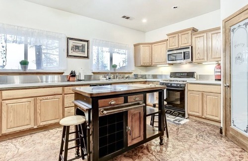 Bella Vista House | Spacious & Private Redding Getaway Near Downtown!