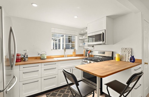 Venice Apartment | Spacious, Private Studio w/Garden & Kitchen