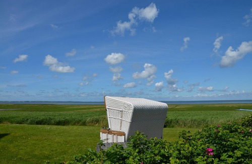 Morsum House | Spacious property in the first row on the Wadden Sea! This luxurious detached house b