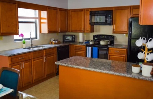 Leesburg Apartment | Spacious Quiet 2 BR /2BA Apartment Close to Beacon College & Downtown