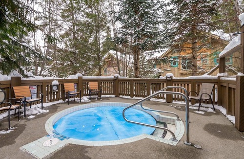 Blackcomb House | Spacious & Quiet Townhome Ideal Year-Round Location, Private Entrance