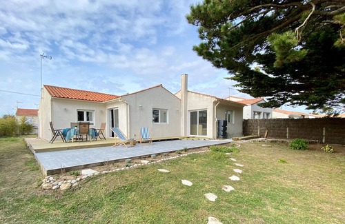 Bretignolles-sur-Mer House | Spacious Renovated House with Terrace, Garden, 300m to Sea, Quiet Area, WiFi