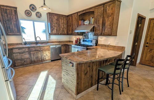 Cochise House | Spacious ranch house with 2 private hot tubs