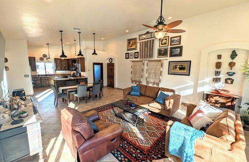 Cochise House | Spacious ranch house with 2 private hot tubs