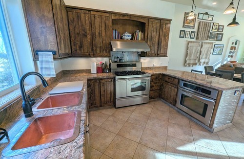 Cochise House | Spacious ranch house with 2 private hot tubs