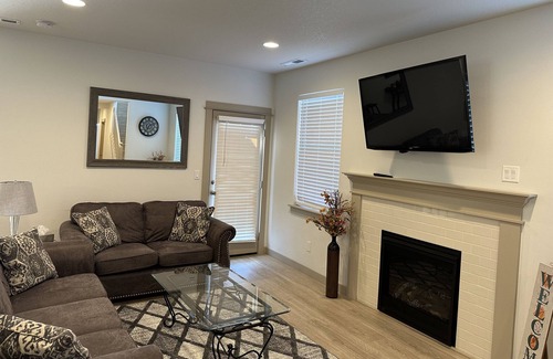 Albany House | Spacious Relaxing Home!