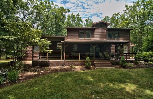 Jim Thorpe House | Spacious, renovated modern home in Bear Creek Lake near Historic Jim Thorpe