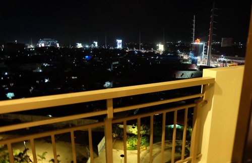 Bacoor City Condo | Spacious Resort-Type 2 bedroom condo unit w/parking near Airport - 15 mins away